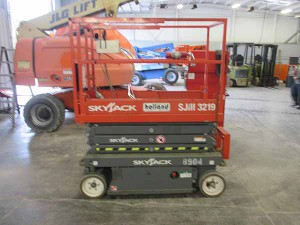 How to prepare an electric scissor lift for winter.